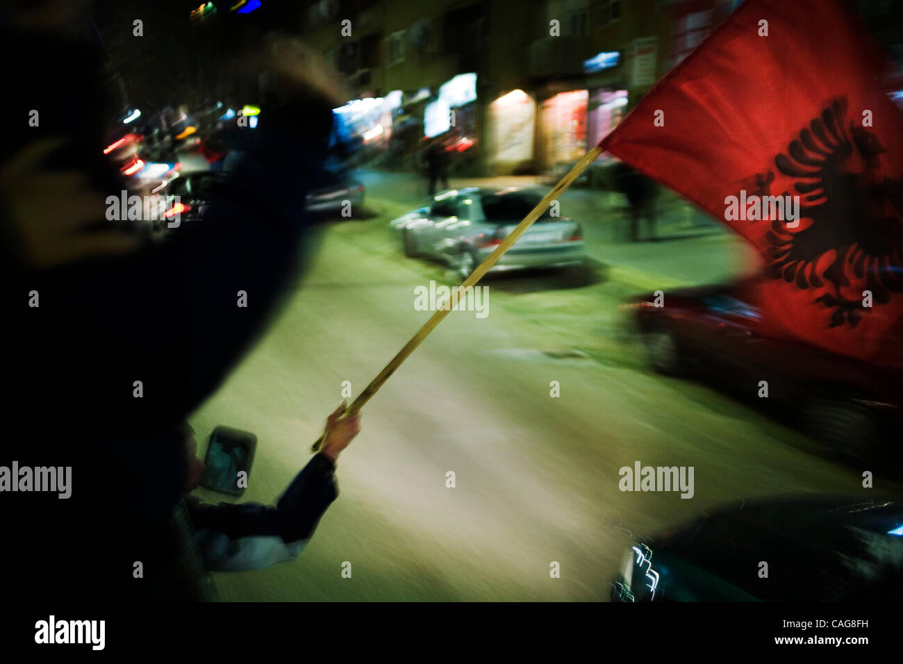 16. Februar 2008 - Pristina, Kosovo - Albaner feiern am nächsten Tag der Unabhängigkeit des Kosovo in der Innenstadt von Pristina. (Kredit-Bild: © Ikuru Kuwajima/ZUMA Press) Stockfoto