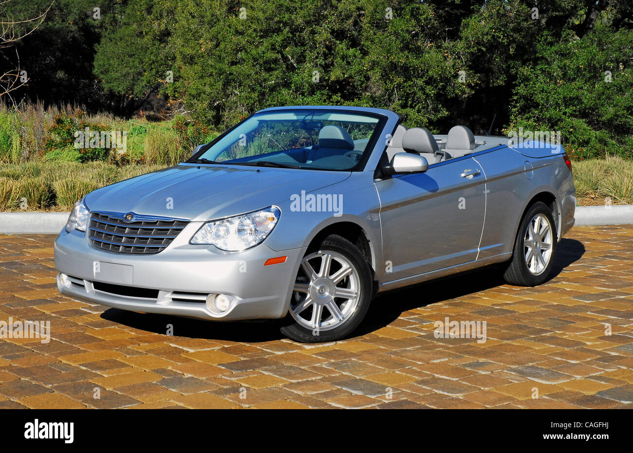 8. Februar 2008 - Los Angeles, Kalifornien, USA - alle neuen 2008 Chrysler Sebring Cabrio wirft wieder einmal das Dach im Segment Mittelklasse-Cabrio. (Kredit-Bild: © Harvey Schwartz/ZUMA Press) Einschränkungen: * Volltext verfügbar * Stockfoto