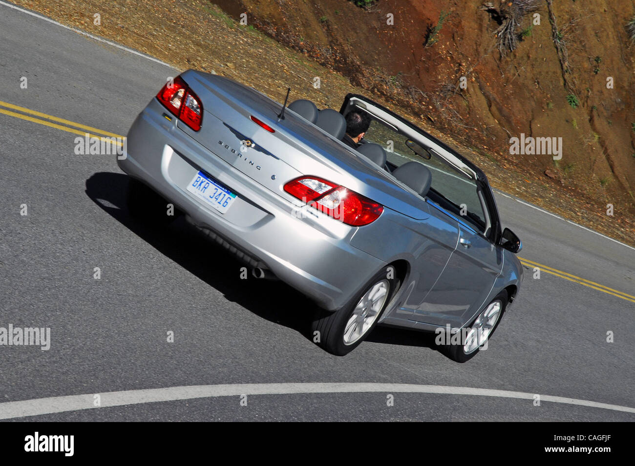 8. Februar 2008 - Los Angeles, Kalifornien, USA - alle neuen 2008 Chrysler Sebring Cabrio wirft wieder einmal das Dach im Segment Mittelklasse-Cabrio. (Kredit-Bild: © Harvey Schwartz/ZUMA Press) Einschränkungen: * Volltext verfügbar * Stockfoto