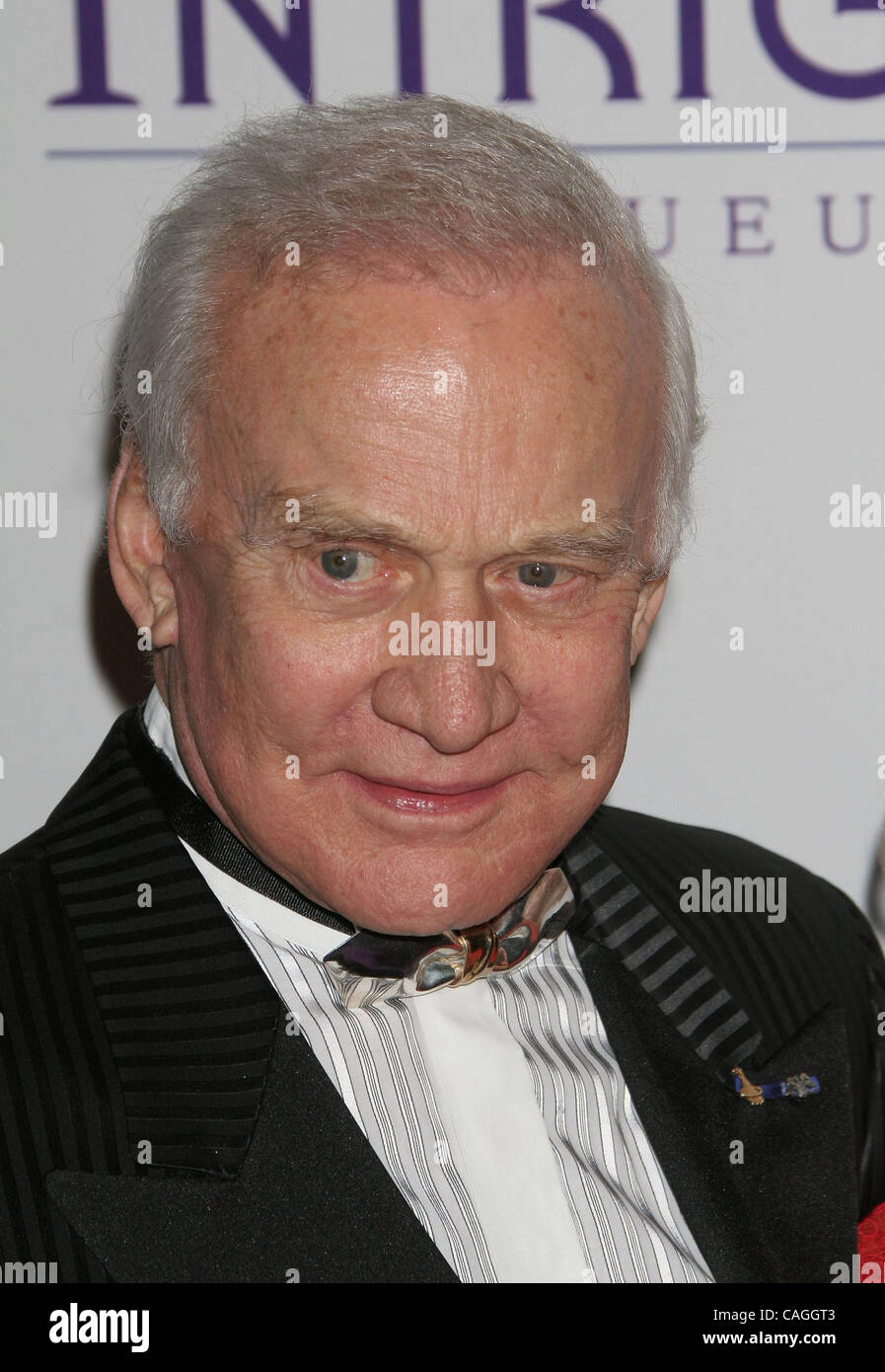 9. Februar 2008; Hollywood, Kalifornien, USA;  BUZZ ALDRIN auf dem Clive Davis Pre-Grammy-Party 2008 statt im Beverly Hilton Hotel. Obligatorische Credit: Foto von Paul Fenton/ZUMA Press. (©) Copyright 2008 durch Paul Fenton Stockfoto