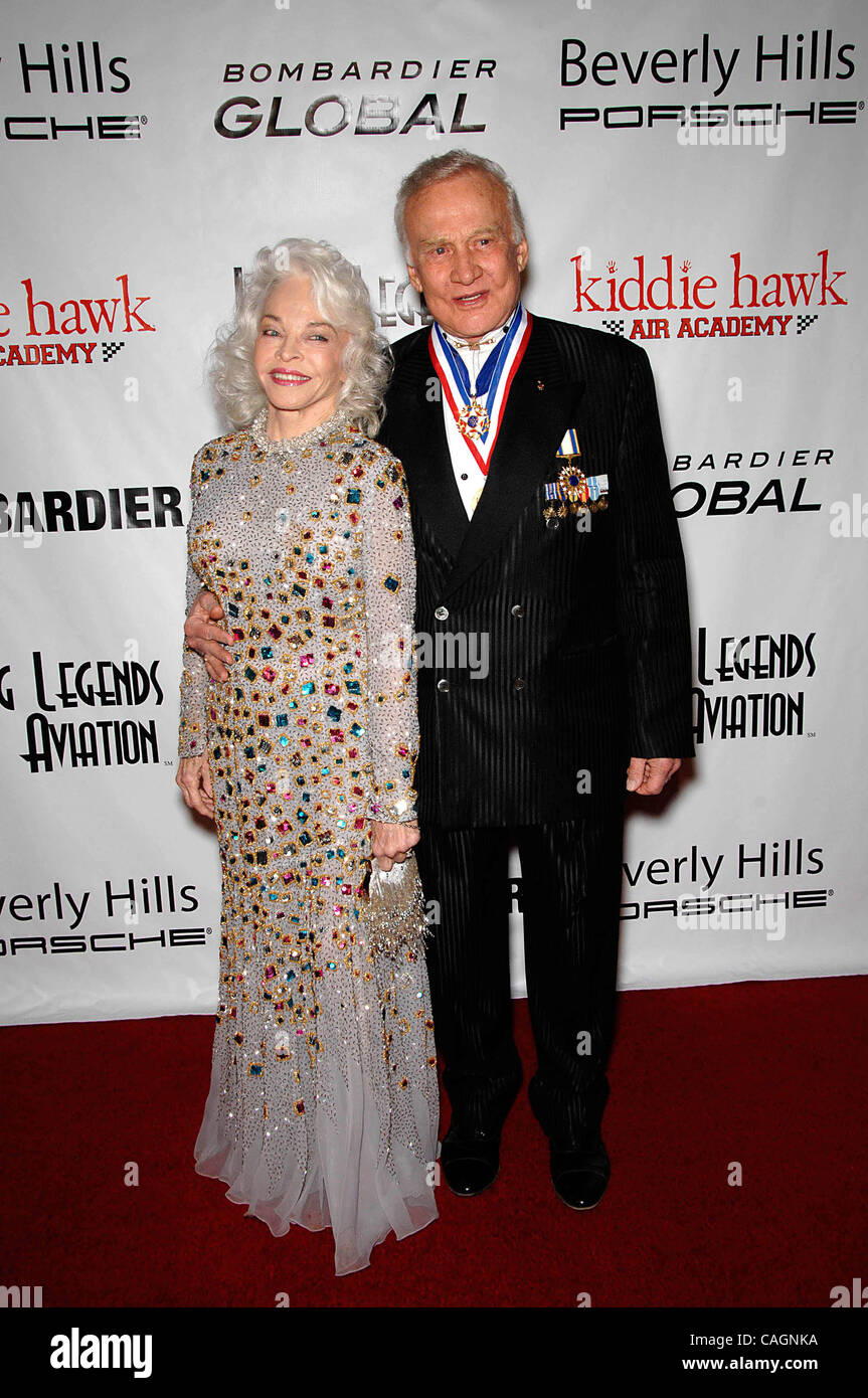 Lois Aldrin und Buzz Aldrin während der 6. jährlichen lebenden Legenden der Luftfahrt Preisverleihung statt im Beverly Hilton Hotel am 22. Januar 2009, in Beverly Hills, Kalifornien... Foto: Michael Germana - Globe Photos.K60812MGE. (Kredit-Bild: © Michael Germana/Globe Photos/ZUMAPRESS.com) Stockfoto