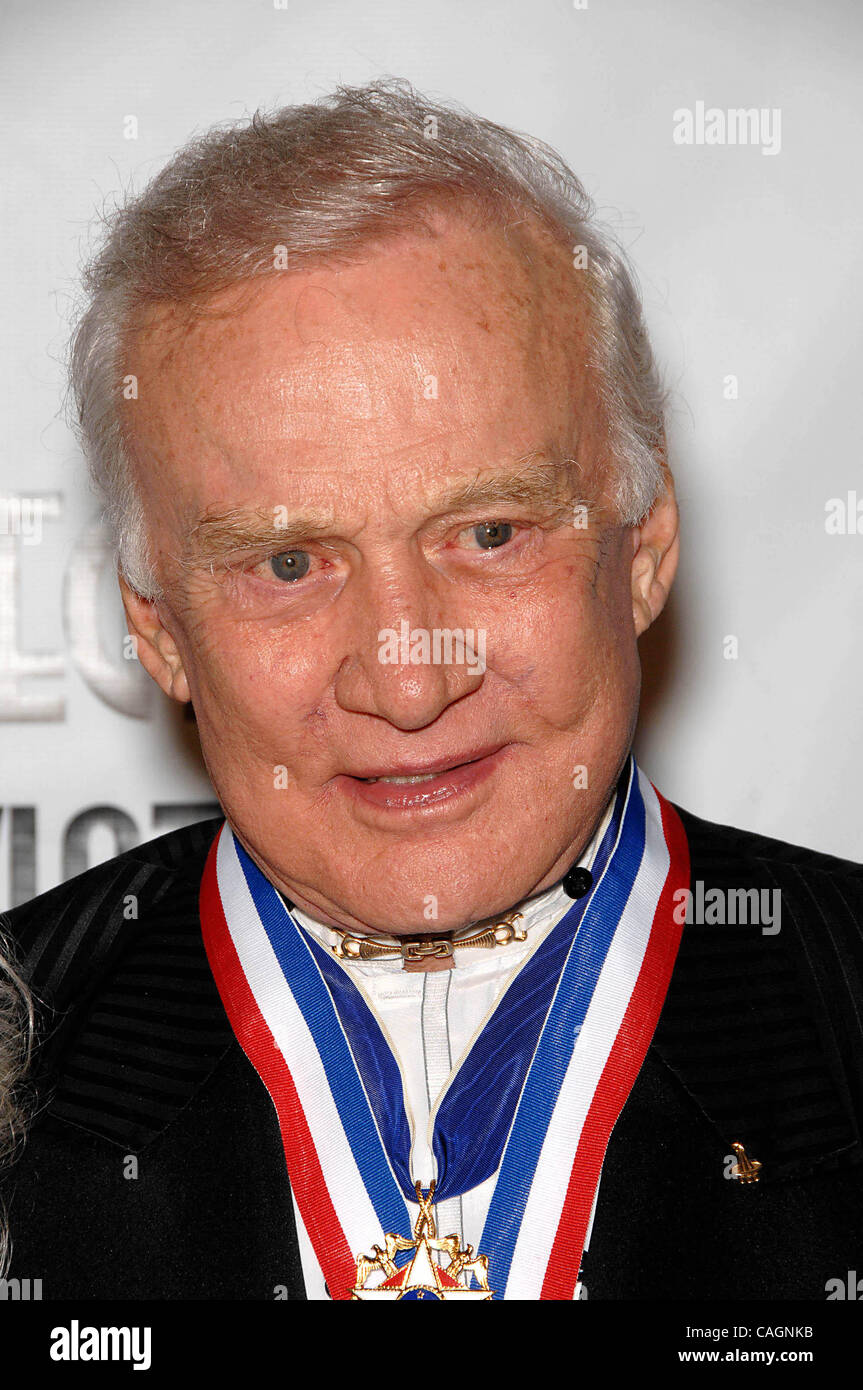 Buzz Aldrin während der 6. jährlichen lebenden Legenden der Luftfahrt Preisverleihung im Beverly Hilton Hotel am 22. Januar 2009, in Beverly Hills, Kalifornien statt... Foto: Michael Germana - Globe Photos.K60812MGE. (Kredit-Bild: © Michael Germana/Globe Photos/ZUMAPRESS.com) Stockfoto