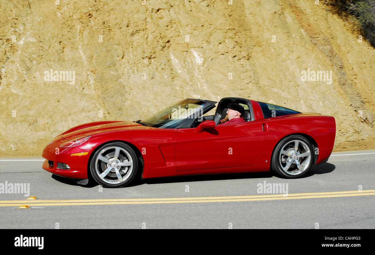 12. Dezember 2007 - Los Angeles, Kalifornien, USA - es gibt viele Verbesserungen und Verfeinerungen in diesem neuesten C6 Corvette, so dass es eine wahre Supersportwagen mit einer schnelleren 0-60 mph Zeit von nur 4,1 Sekunden und eine Höchstgeschwindigkeit von 190 km/h. Diese Tatsachen sind aufgrund der neuen LS3 6,2-Liter V8-Motor, die jetzt aus 430hp bei 5,9 pumpt Stockfoto