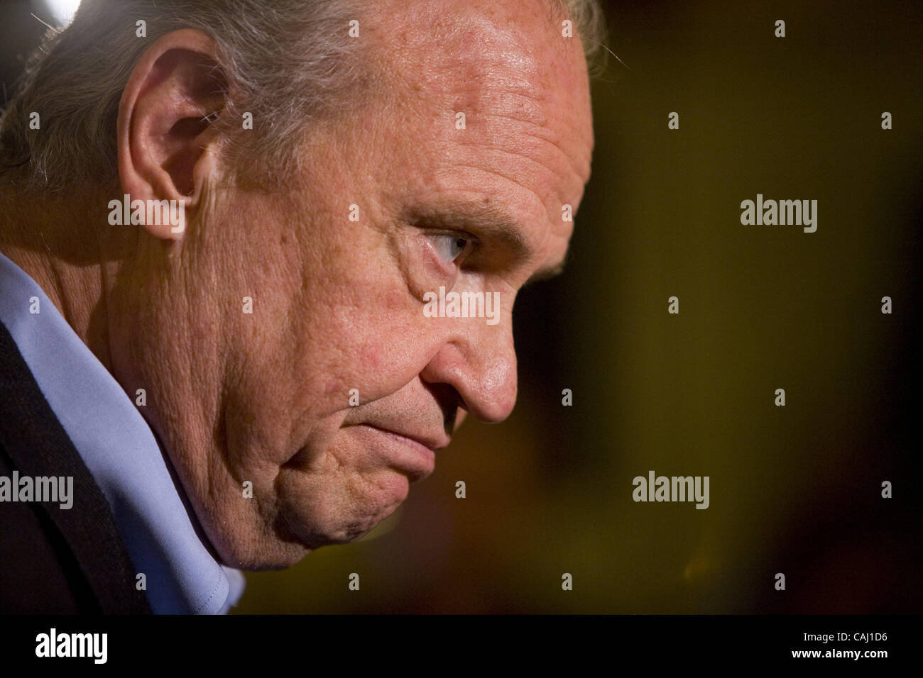 Der ehemalige Senator Fred Thompson (R -Tennessee) und 2008 republikanische Präsidentschaftskandidat spricht Anhängern zu King Tower CafÃ © in Tama, Iowa, Montag, 31. Dezember 2007. (Brian Bär / Sacramento Bee / MCT) (Kredit-Bild: © Sacramento Bee/ZUMA Press) Stockfoto