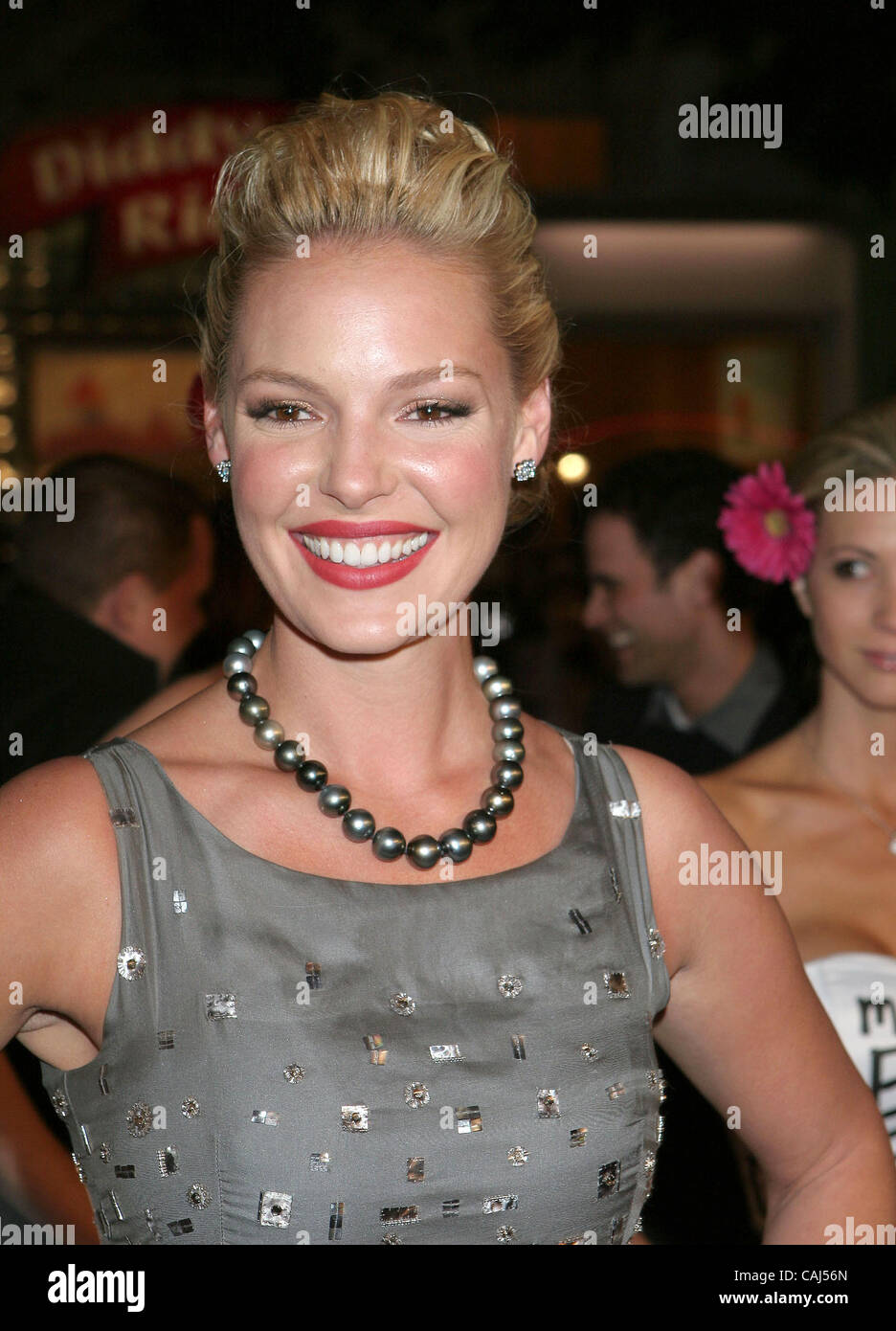 7. Januar 2008; Hollywood, Kalifornien, USA;  Schauspielerin KATHERINE HEIGL bei der 27 Kleider Weltpremiere statt im Mann Village Theatre.  Obligatorische Credit: Foto von Paul Fenton/ZUMA Press. (©) Copyright 2008 durch Paul Fenton Stockfoto