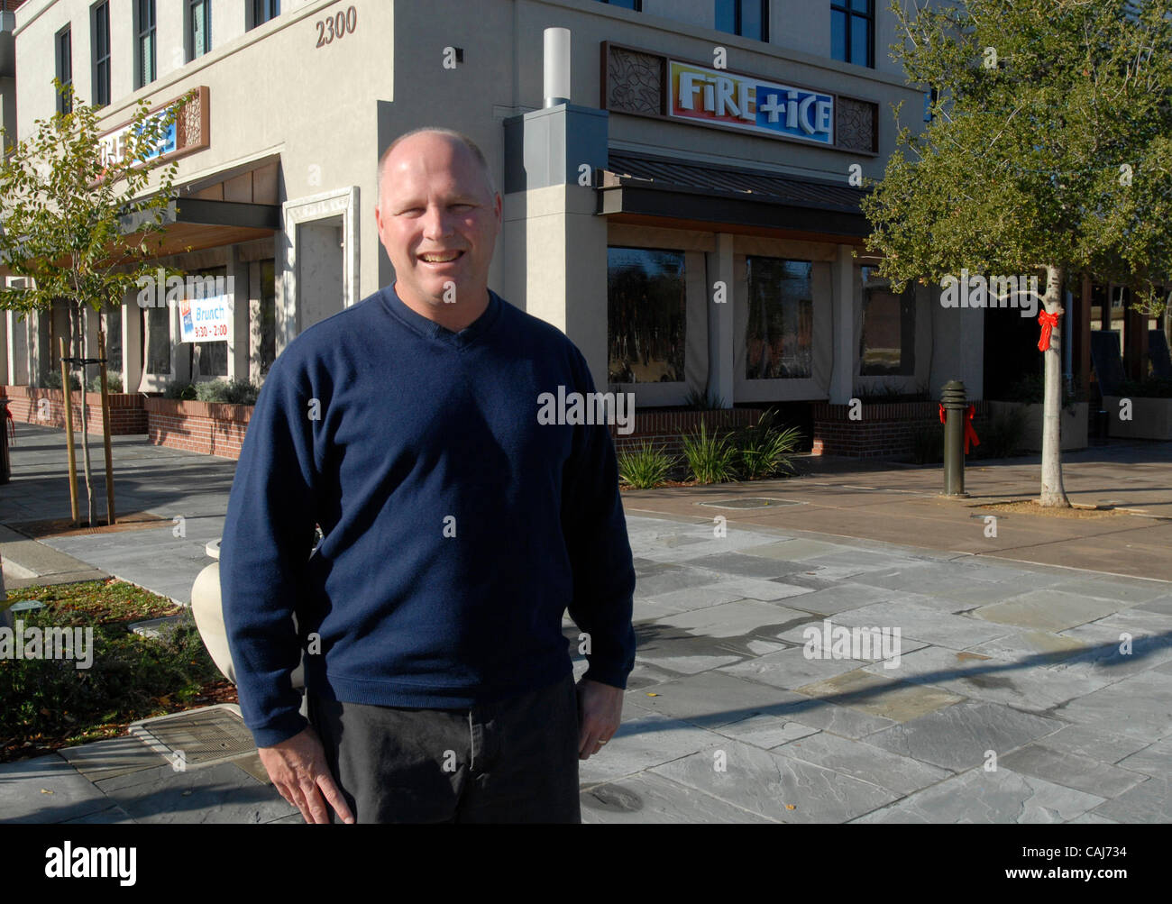 Mike Madden von Red Bear Property Development hat das Gesicht der Stadt Livermore, Kalifornien, mit dem Zusatz von mehr Restaurants, Geschäfte und Büroräume untergebracht im Neubau entlang First Street, fotografiert am Donnerstag, 20. Dezember 2007 verändert. (Cindi Christie/Contra Costa Times) Stockfoto