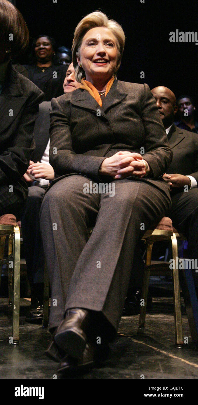 14. Januar 2008 besucht - New York, NY, USA - demokratischen Präsidentschaftskandidaten HILLARY CLINTON die SEIU 32BJ Veranstaltung zu Ehren, die das Erbe von Martin Luther King Jr. in The Manhattan Center statt. (Kredit-Bild: © Nancy Kaszerman/ZUMA Press) Stockfoto