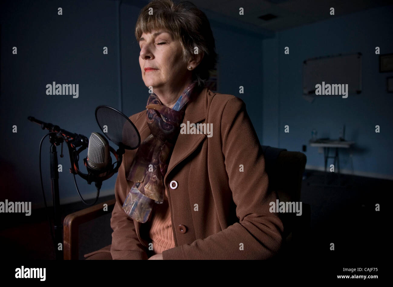 Hypnotherapeut Katherine Zimmerman fotografiert Montag, 17. Dezember 2007 in ihrem Büro Midtown. Zimmermann ist seit 18 Jahren praktizierender Hypnose und 15 Bücher zu diesem Thema geschrieben. Carl Costas / ccostas@sacbee.com Stockfoto