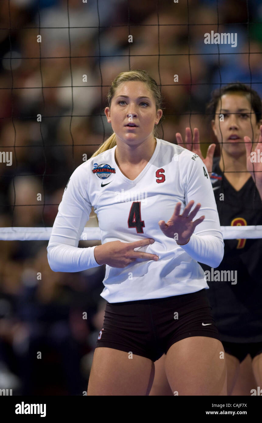 Stanford Cardinal Bryn Kehoe gegen USC Trojaner während 2007 NCAA Division ich Frauen Volleyball-Meisterschaft Halbfinale Donnerstag, 13. Dezember 2007 in Arco Arena in Sacramento, Calif. Carl Costas / ccostas@sacbee.com Stockfoto