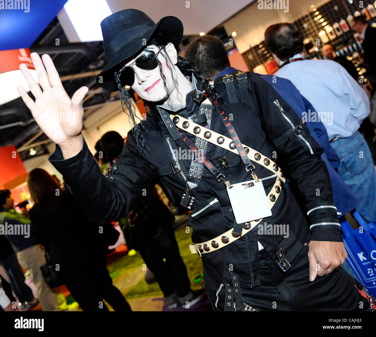 Jan 8,2011 Las Vegasn Nevada, USA. Michael Jackson-Imitator während des 3. Tages der 2011 International CES. (Kredit-Bild: © gen Blevins/ZUMAPRESS.com) Stockfoto