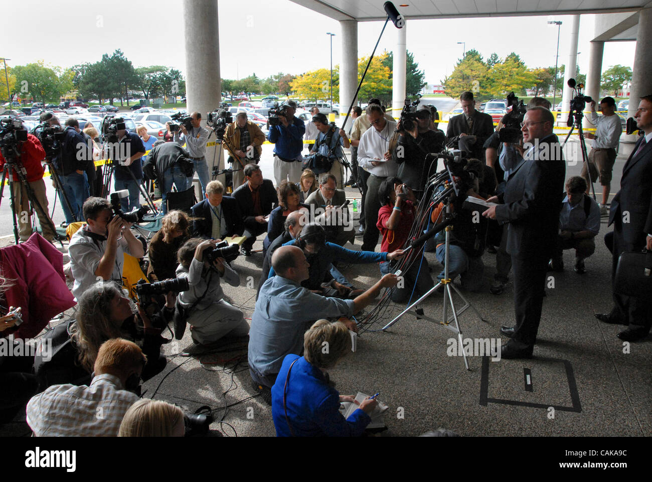 Edina, Mn., mittwochs., 26. September 2007 - Flughafen-Sprecher stellte Patrick Hogan nach Bewältigung der Medien nach der mündlichen Verhandlung über den Abzug der US-Senator Larry Craig Geständnis... Allgemeine Informationen: US-Senator Larry Craig aufgefordert sein Geständnis widerrufen wurde von Richter Charles Porter in gehört. Stockfoto