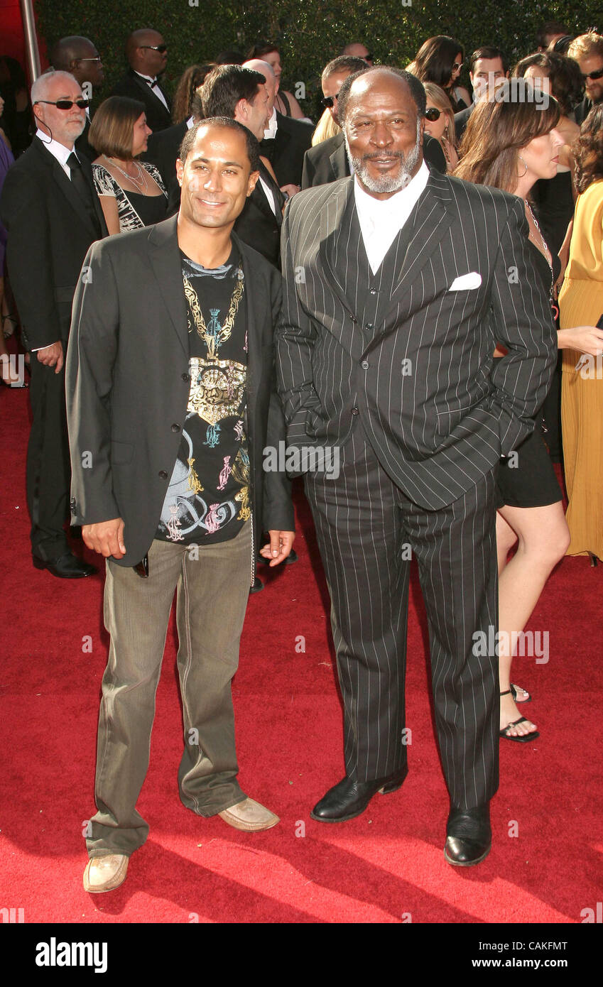 Sep 16, 2007; Hollywood, Kalifornien, USA;  Schauspieler JOHN AMOS und Sohn bei der 59. Emmy Awards Helld im Shrine Auditorium. Obligatorische Credit: Foto von Paul Fenton/ZUMA Press. (©) Copyright 2007 von Paul Fenton Stockfoto