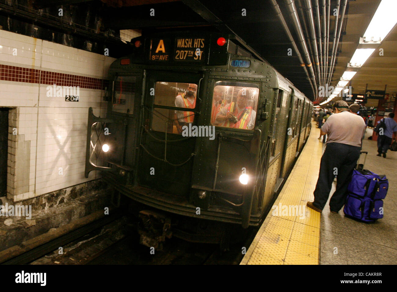 Sep 10, 2007 - Manhattan, NY, USA - Pre-WWII u-Bahn Zug A, bestehend aus R1 Oldtimer, Rollen in der 207th Street u-Bahnstation zum 75. Jahrestag der ein Zug und IND (Independent Subway Services) u-Bahn Eröffnung in Manhattan, New York, am Montag, 10. September 2007. Das sechs-Auto, A Stockfoto