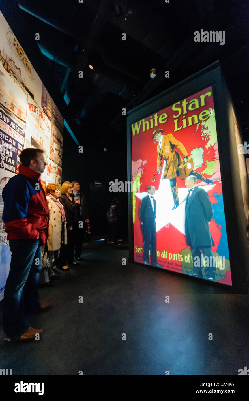 Exponate zeigen, White Star Line Werbung innerhalb der Titanic Signature Building-Besucherzentrum Stockfoto