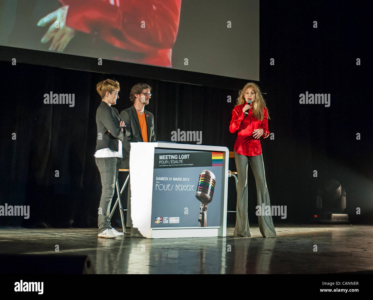 Paris, Frankreich, Präsidentschaftswahlen, bei GLBT-Treffen, für Gleichstellung Nicolas Gougain, Sprecher der Inter-GLBT, Marie Labory, Journalistin, Transgender Rights, Speaking France Stockfoto