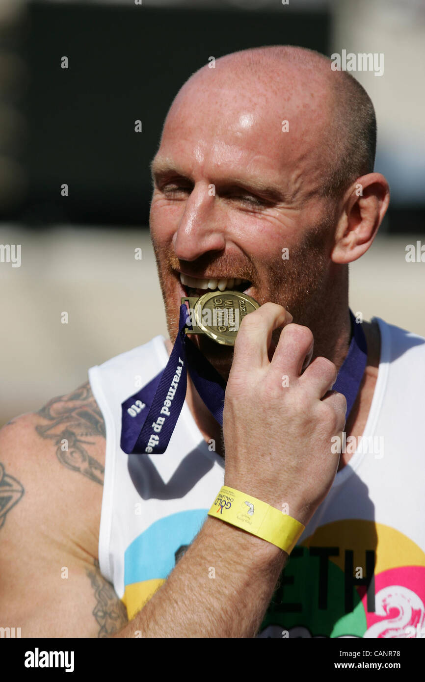 London, UK, 01/04/2012: Gareth Thomas am des Gold Olympia Stadion Challenge statt im Olympia-Park in Stratford im Lon Stockfoto