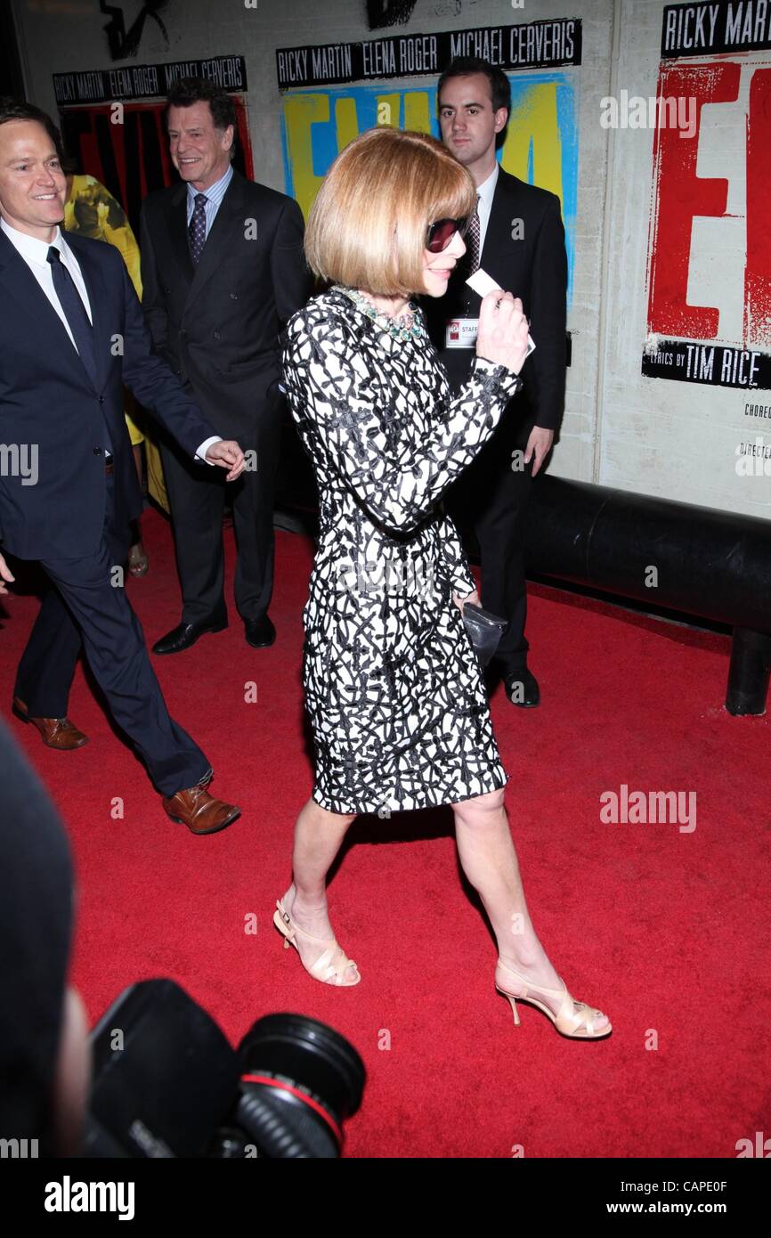 Anna Wintour im Ankunftsbereich für EVITA-Premiere am Broadway, The Marquis Theatre, New York, NY 5. April 2012. Foto von: Andres Otero/Everett Collection Stockfoto