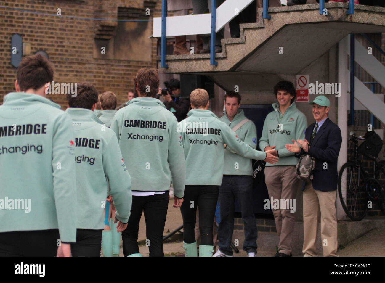 London, UK, Samstag 7. April 2012.The Cambridge Rudern Team (im Bild) an der Xchanging Oxford & Universität Cambridge Boat Race auf der Themse. Stockfoto