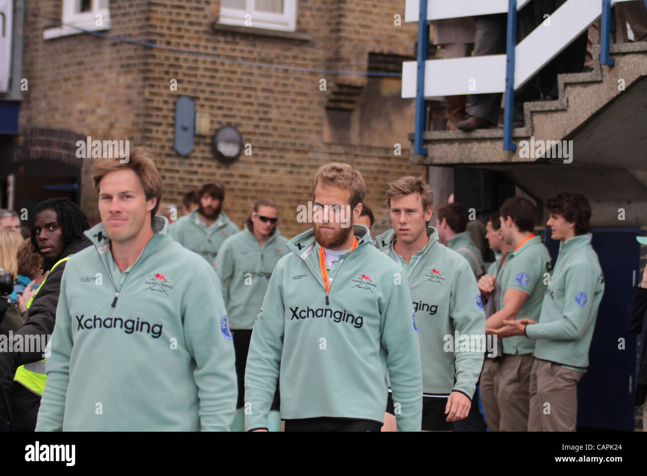 London, UK, Samstag 7. April 2012.The Cambridge Rudern Team (im Bild) an der Xchanging Oxford & Universität Cambridge Boat Race auf der Themse. Stockfoto