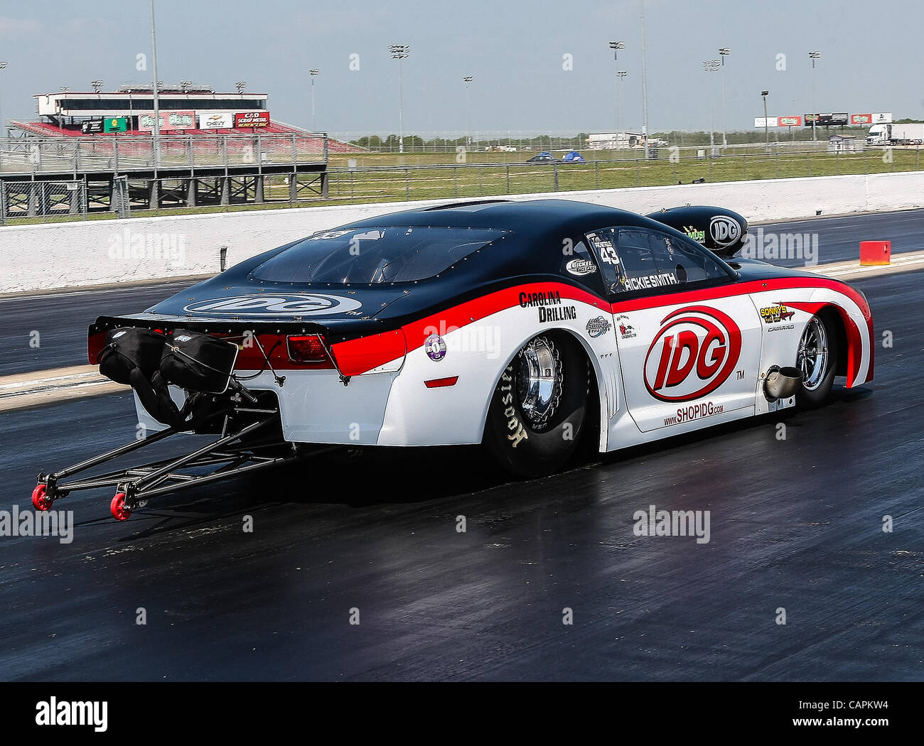 31. März 2012 - Baytown, Texas, Vereinigte Staaten von Amerika - Pro Mod Treiber Rickie Smith (43) macht einen Pass während der ADRL Auto sicher Dragpalooza VIII Drag-Rennen auf dem königlichen Purpur Raceway in Baytown, Texas. (Kredit-Bild: © Dan Wozniak/ZUMAPRESS.com) Stockfoto