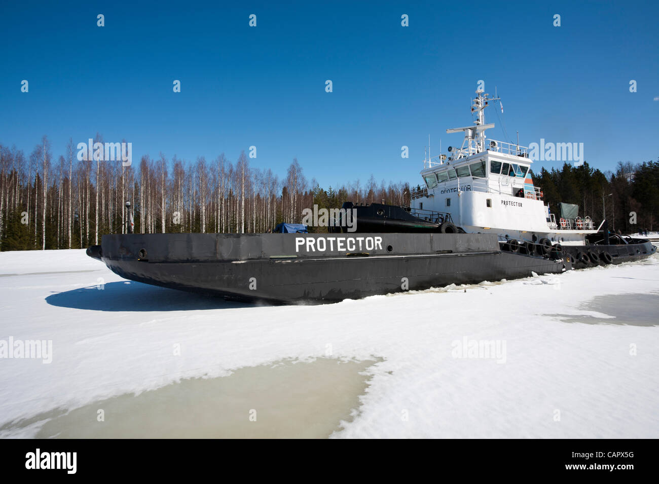 9. April 2012 Icebreaker Protector öffnet Saimaa-Kanal für den Verkehr nach Winter, Lappeenranta Finnland Kreditlinie: Credit: Esa Hiltula / Alamy Live News Stockfoto