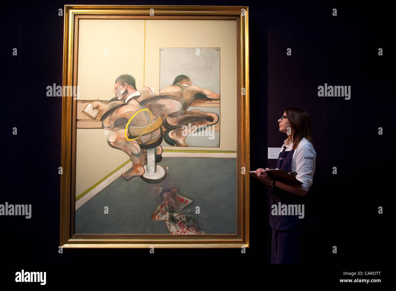 13.04.2012 zeigt Bild 'Figur schreiben reflektiert im Spiegel"von Francis Bacon, öffentlich zur Schau zu Sotheby's Impressionist, moderne und zeitgenössische Kunst Verkauf, London, UK. Geschätzten Wert von £18 m-£25 m vor dem Verkauf in New York am 2. Mai 2012.Credit Linie: Credit: Jeff Gilbert / Alamy Live News Stockfoto