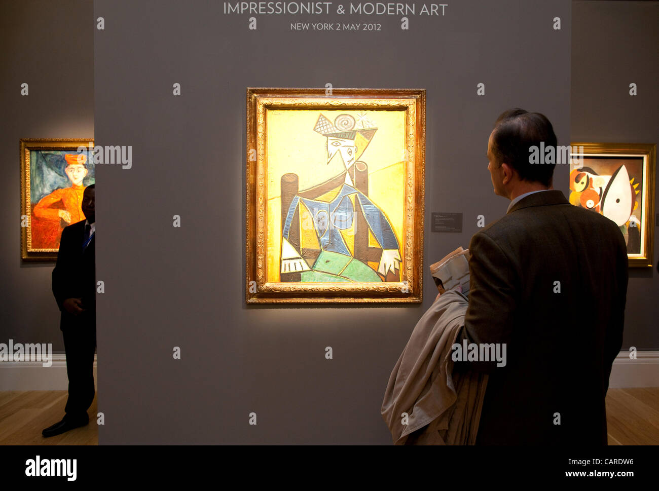 Bild zeigt Pablo Picasso "Femme Assise Dans Un Fauteuil", öffentlich zur Schau bei Sotheby's Impressionist, moderne und zeitgenössische Kunst zeigen in London, Vereinigtes Königreich. Geschätzten £12. 5m - 18£. 9m vor dem Verkauf in New York am 2. Mai 2012. Stockfoto