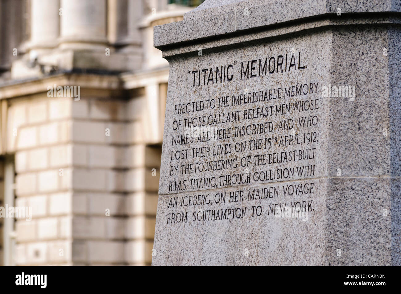 Belfast, UK. 15.04.2012 - Titanic-Denkmal in der neueröffneten Titanic Memorial Garden in der Belfast City Hall. Stockfoto