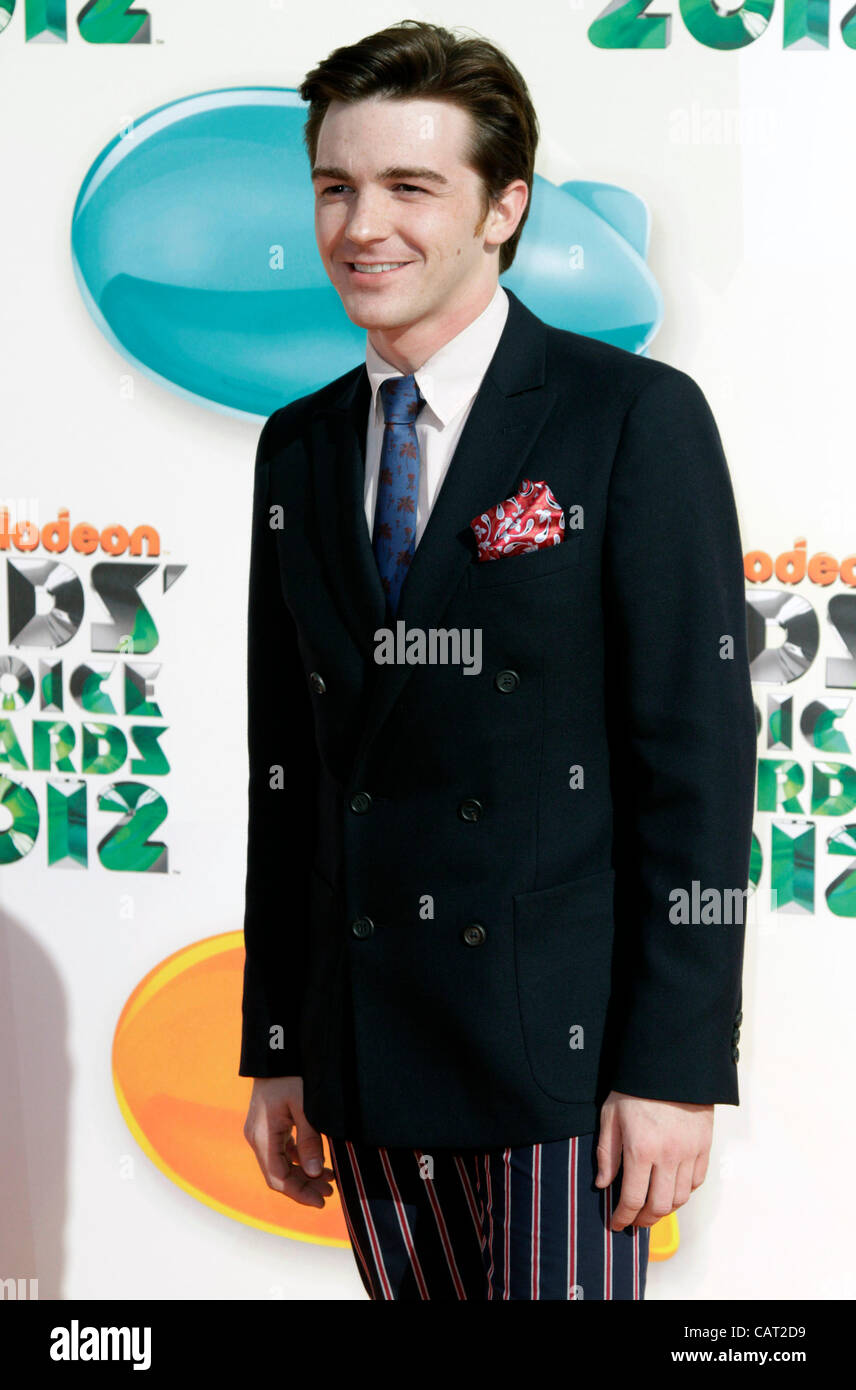 31. März 2012 - Los Angeles, Kalifornien, US - Schauspieler Drake Bell kommt für Nickelodeon Kids' Choice Awards im USC Galen Center in Los Angeles (Credit-Bild: © Jonathan Alcorn/ZUMAPRESS.com) Stockfoto