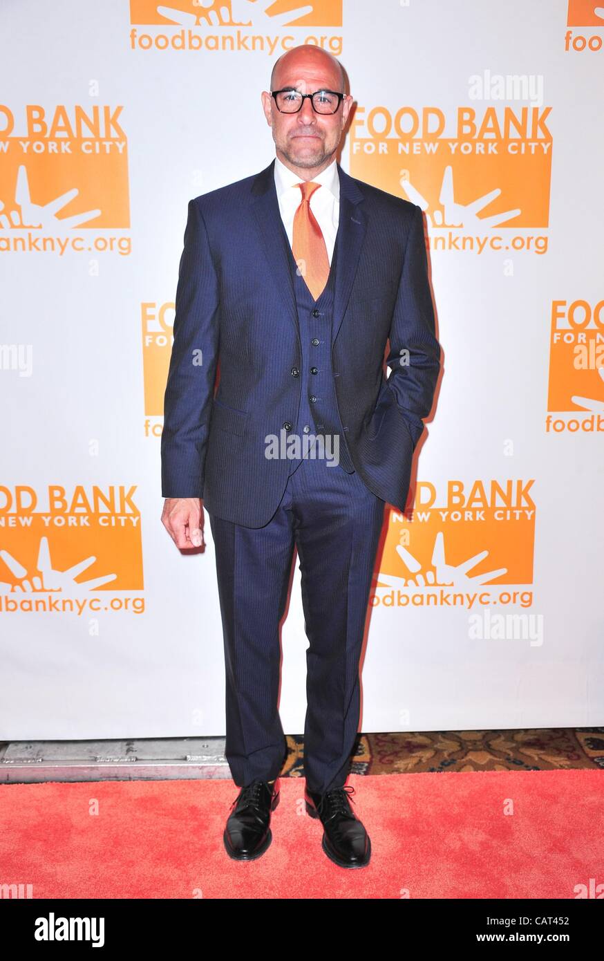 Stanley Tucci im Ankunftsbereich für Food Bank für New York Can-Do Awards, Cipriani Restaurant Wall Street, New York, NY 17. April 2012. Foto von: Gregorio T. Binuya/Everett Collection Stockfoto