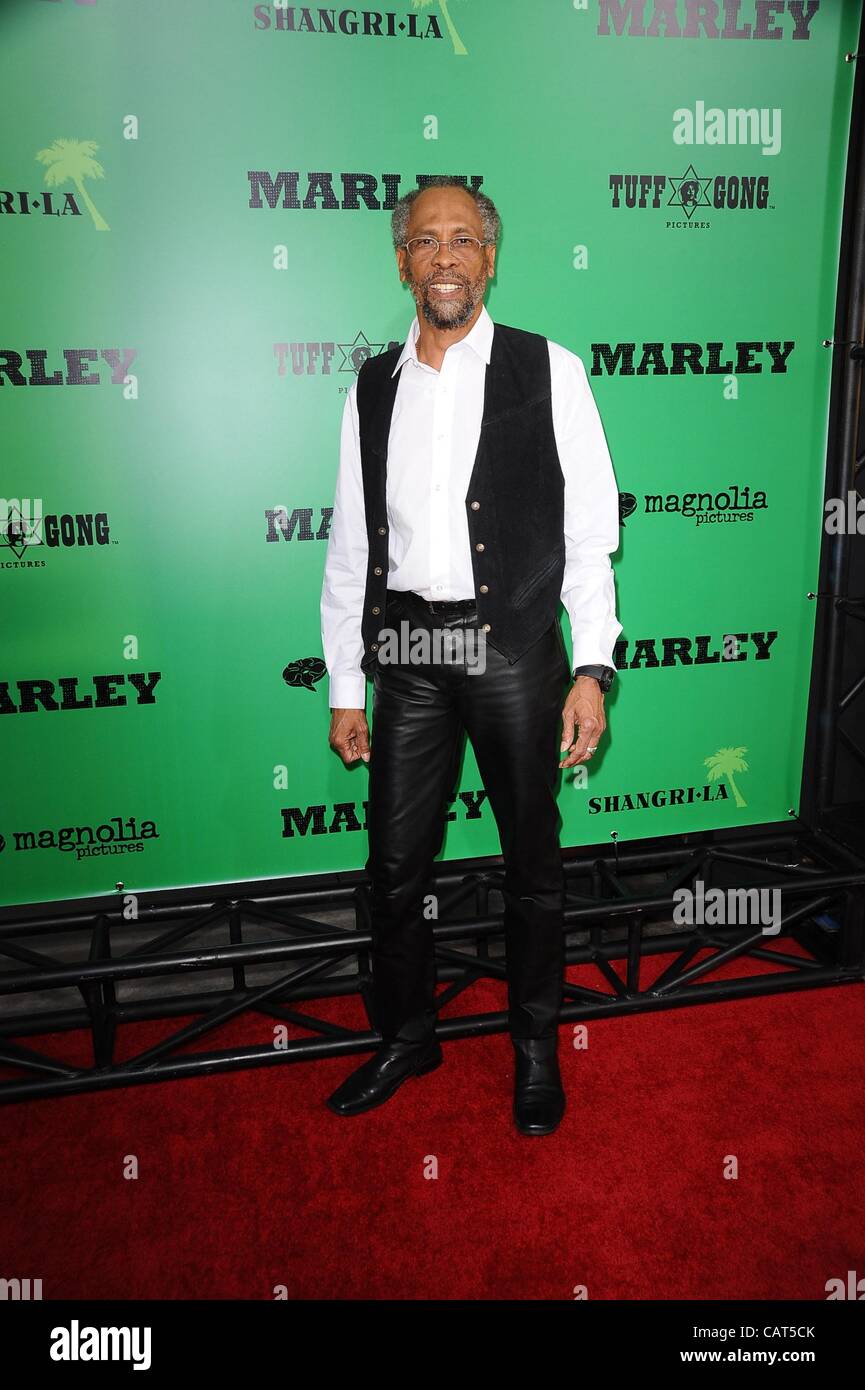 Neville Garrick im Ankunftsbereich für MARLEY Premiere, ArcLight Cinerama Dome, Los Angeles, CA 17. April 2012. Foto von: Tony Gonzalez/Everett Collection Stockfoto