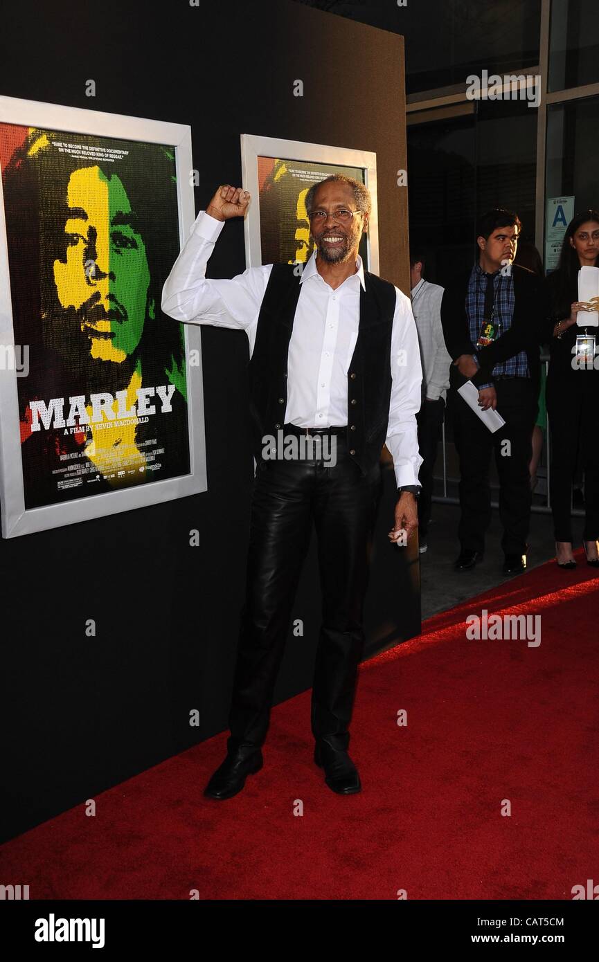 Neville Garrick im Ankunftsbereich für MARLEY Premiere, ArcLight Cinerama Dome, Los Angeles, CA 17. April 2012. Foto von: Tony Gonzalez/Everett Collection Stockfoto
