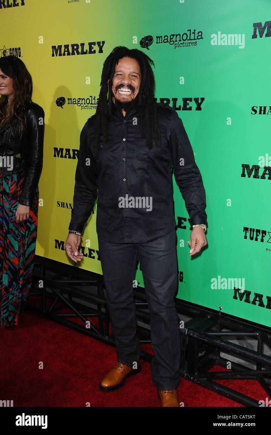 Rohan Marley im Ankunftsbereich für MARLEY Premiere, ArcLight Cinerama Dome, Los Angeles, CA 17. April 2012. Foto von: Tony Gonzalez/Everett Collection Stockfoto