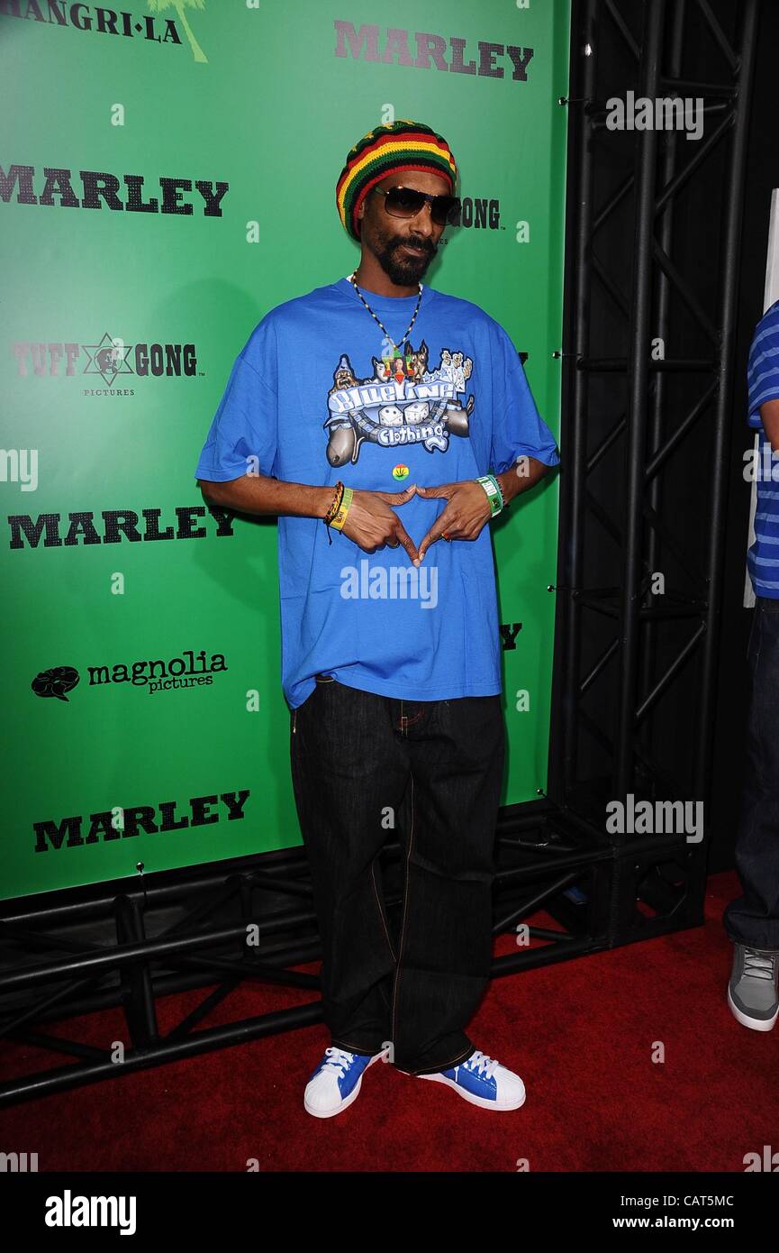 Snoop Dogg im Ankunftsbereich für MARLEY Premiere, ArcLight Cinerama Dome, Los Angeles, CA 17. April 2012. Foto von: Tony Gonzalez/Everett Collection Stockfoto