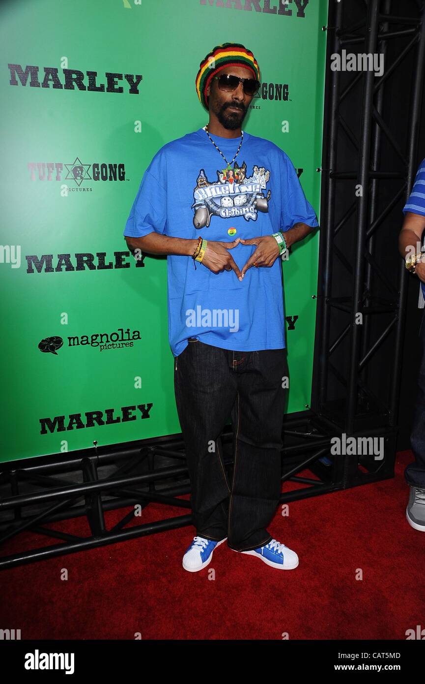 Snoop Dogg im Ankunftsbereich für MARLEY Premiere, ArcLight Cinerama Dome, Los Angeles, CA 17. April 2012. Foto von: Tony Gonzalez/Everett Collection Stockfoto