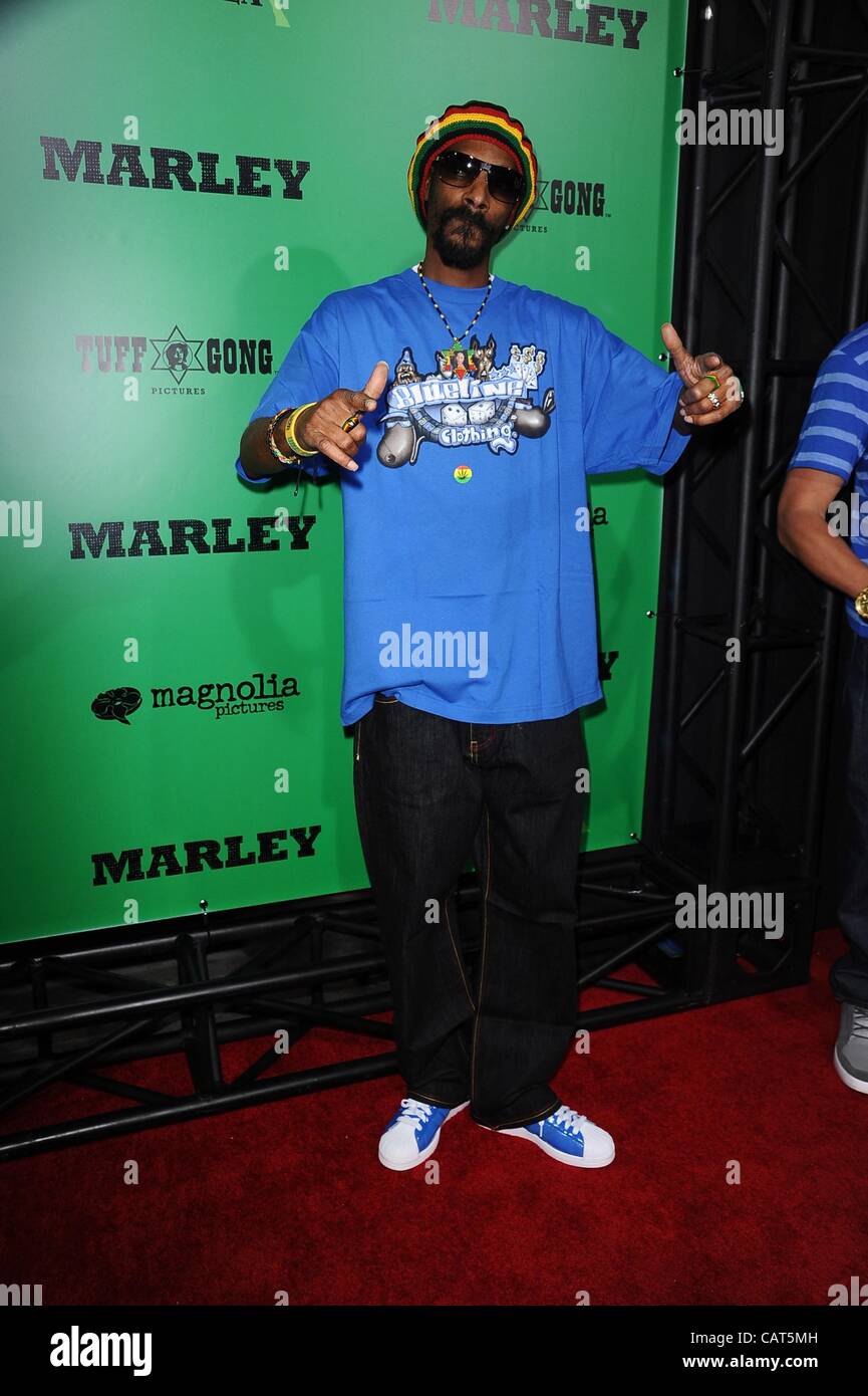 Snoop Dogg im Ankunftsbereich für MARLEY Premiere, ArcLight Cinerama Dome, Los Angeles, CA 17. April 2012. Foto von: Tony Gonzalez/Everett Collection Stockfoto