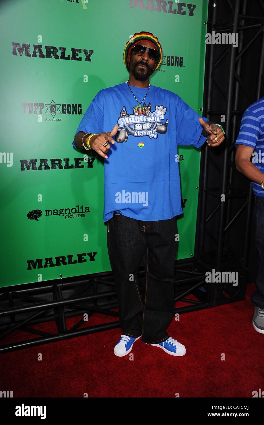 Snoop Dogg im Ankunftsbereich für MARLEY Premiere, ArcLight Cinerama Dome, Los Angeles, CA 17. April 2012. Foto von: Tony Gonzalez/Everett Collection Stockfoto