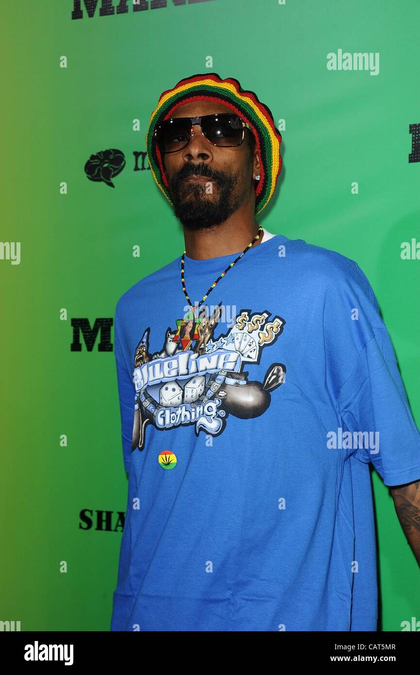 Snoop Dogg im Ankunftsbereich für MARLEY Premiere, ArcLight Cinerama Dome, Los Angeles, CA 17. April 2012. Foto von: Tony Gonzalez/Everett Collection Stockfoto