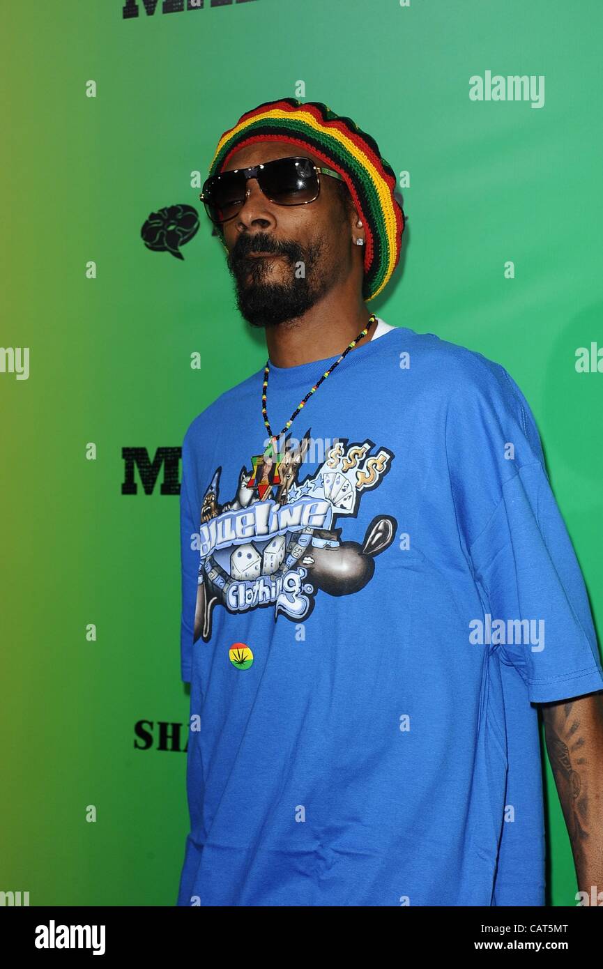 Snoop Dogg im Ankunftsbereich für MARLEY Premiere, ArcLight Cinerama Dome, Los Angeles, CA 17. April 2012. Foto von: Tony Gonzalez/Everett Collection Stockfoto