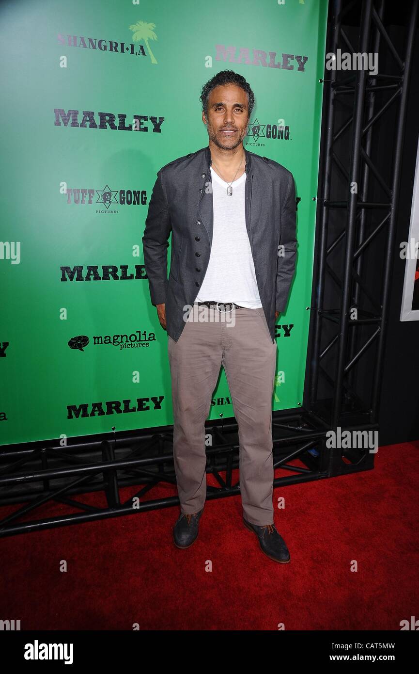 Rick Fox im Ankunftsbereich für MARLEY Premiere, ArcLight Cinerama Dome, Los Angeles, CA 17. April 2012. Foto von: Tony Gonzalez/Everett Collection Stockfoto