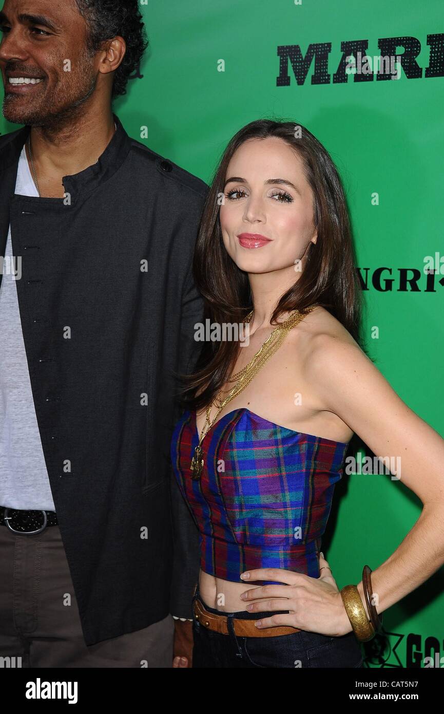 Eliza Dushku im Ankunftsbereich für MARLEY Premiere, ArcLight Cinerama Dome, Los Angeles, CA 17. April 2012. Foto von: Tony Gonzalez/Everett Collection Stockfoto