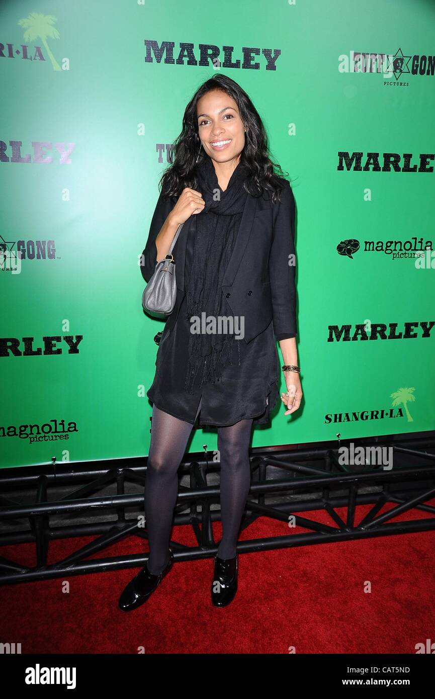 Rosario Dawson im Ankunftsbereich für MARLEY Premiere, ArcLight Cinerama Dome, Los Angeles, CA 17. April 2012. Foto von: Tony Gonzalez/Everett Collection Stockfoto