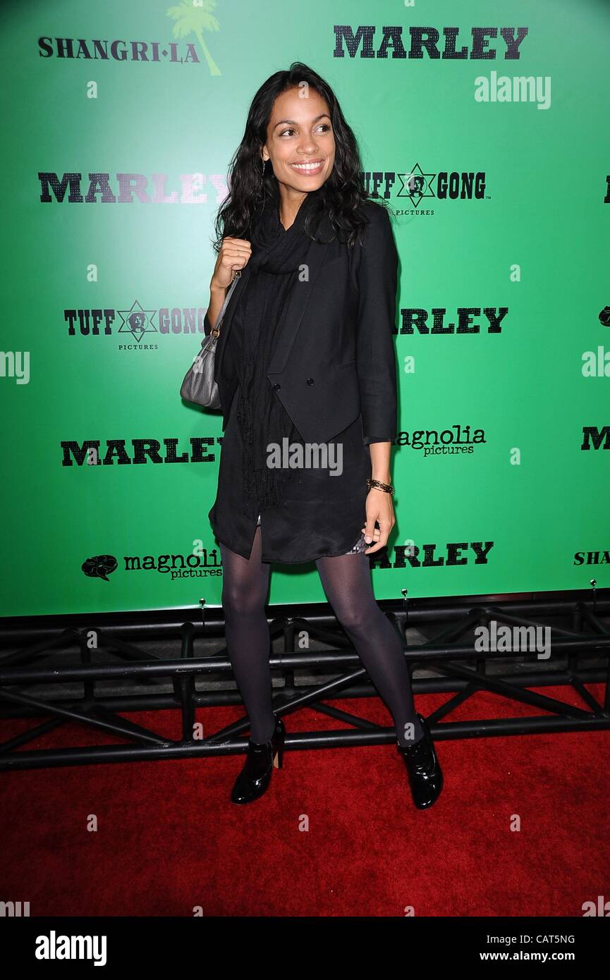Rosario Dawson im Ankunftsbereich für MARLEY Premiere, ArcLight Cinerama Dome, Los Angeles, CA 17. April 2012. Foto von: Tony Gonzalez/Everett Collection Stockfoto