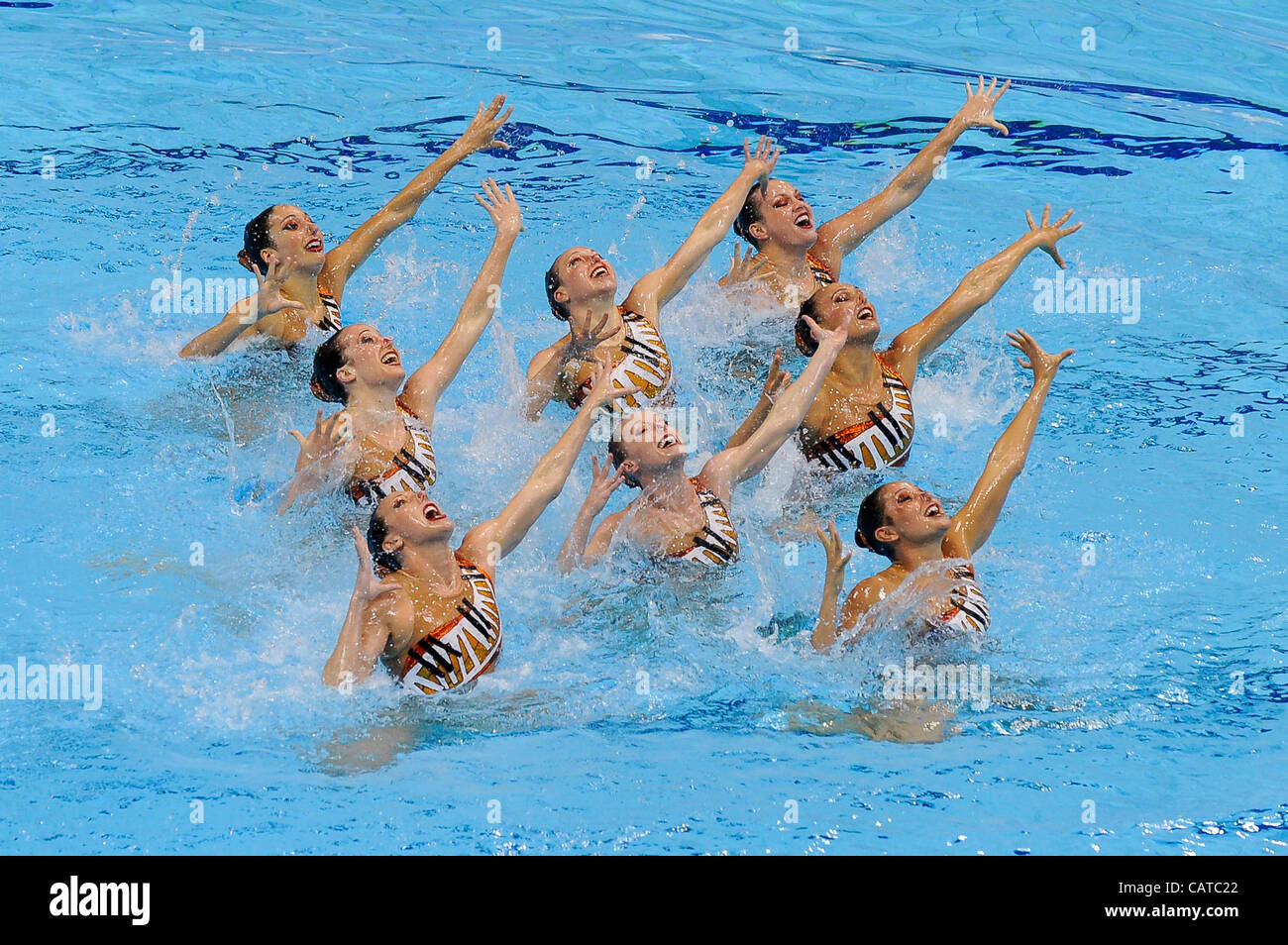 19.04.2012. London, England. Team Vereinigte Staaten von Amerika (USA) (HANSLEY Megan, KILLMANN Mary MOORE Michelle, MORGAN Olivia, PINETTE Leah, STEWART Caitlin, THERIAULT Michelle und Alison WILLIAMS) in Aktion während der Duette technische Routine am 1. Tag der FINA Olympiade synchronisierte schwimmen Q Stockfoto