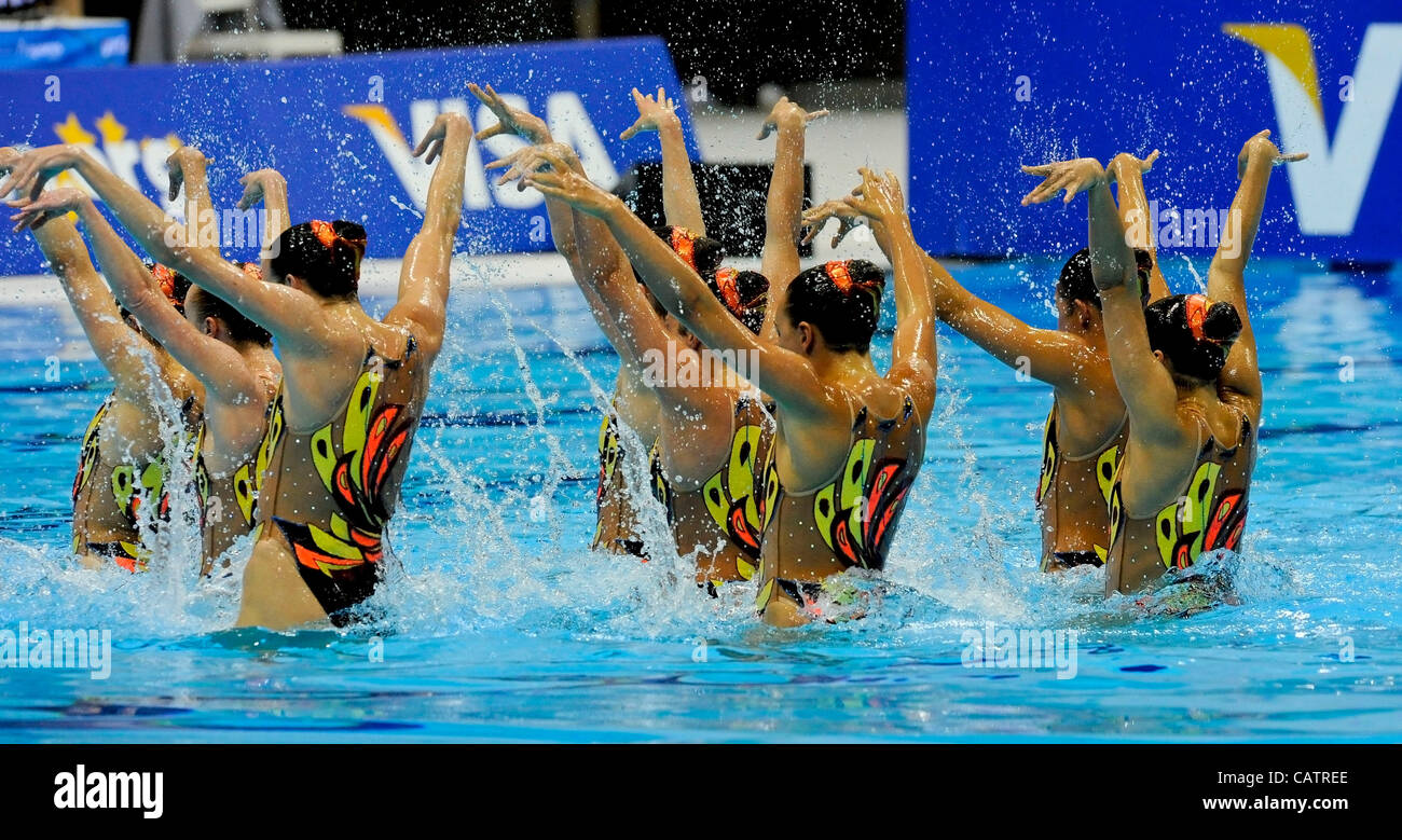 21.04.2012. London, England.  Das London Aquatics Centre. FINA synchronisierte schwimmen Olympia-Qualifikation. Vereinigte Staaten von Amerika, Megan Hansley, Mary Killmann, Michelle Moore, Olivia Morgan, Leah Pinnette, Caitlin Stewart, Michelle Theriault, Alison Williams in Aktion bei den London Aquatics Cent Stockfoto