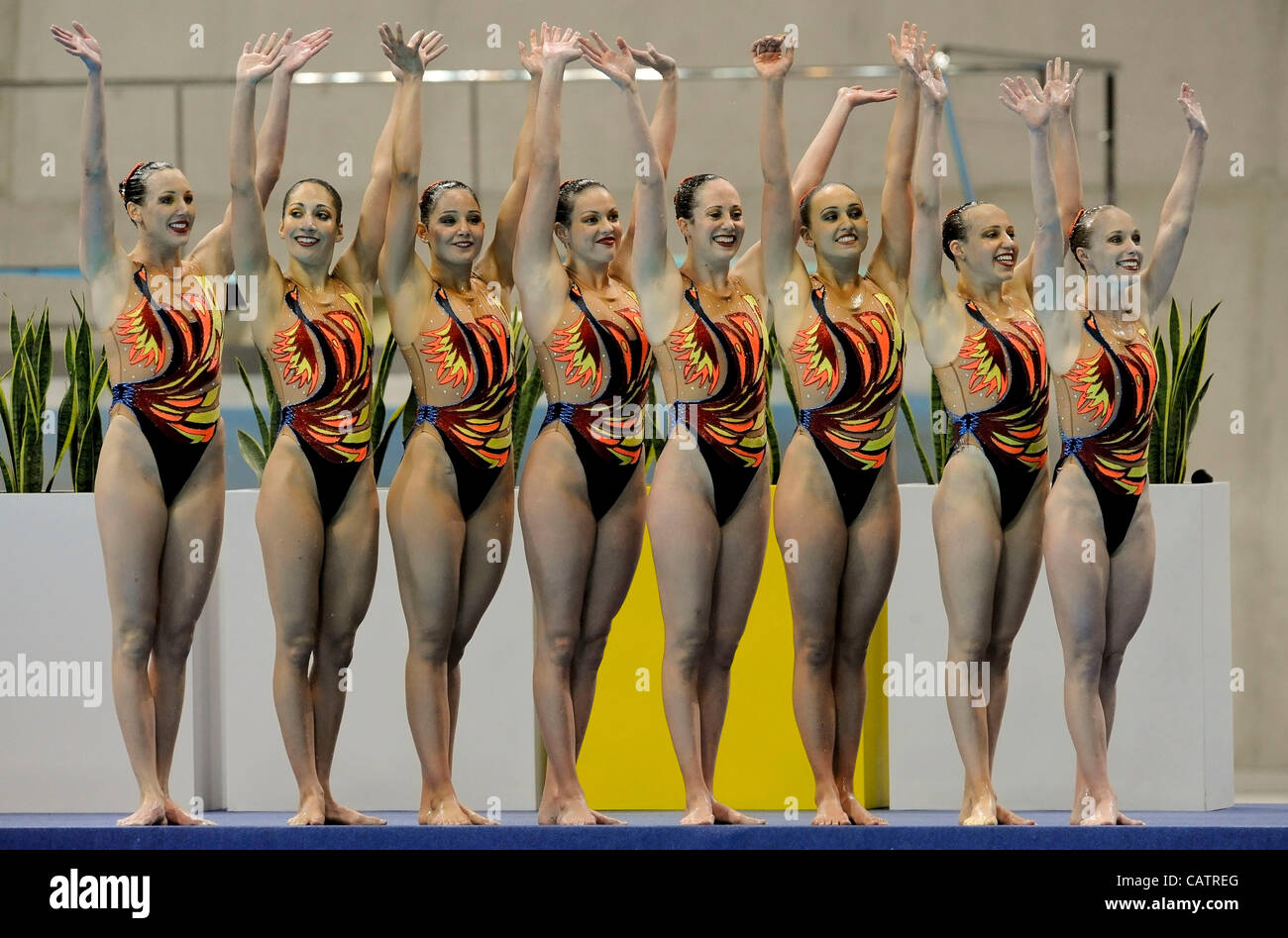 21.04.2012. London, England.  Das London Aquatics Centre. FINA synchronisierte schwimmen Olympia-Qualifikation. Vereinigte Staaten von Amerika, Megan Hansley, Mary Killmann, Michelle Moore, Olivia Morgan, Leah Pinnette, Caitlin Stewart, Michelle Theriault, Alison Williams in Aktion bei den London Aquatics Cent Stockfoto
