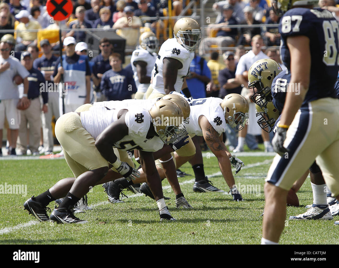 24. September 2011 - Pittsburgh, Pennsylvania, USA - die Notre Dame Fighting Irish waren in der Lage, auf einen leichten Vorsprung, der University of Pittsburgh Panthers in Hienz Field schlagen zu halten.  Foto: Aaron Suozzi (Kredit-Bild: © Aaron Souzzi/ZUMAPRESS.com) Stockfoto