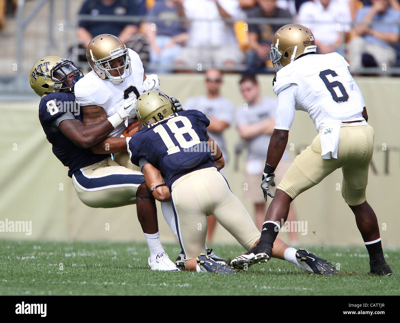 23. September 2011 - Pittsburgh, Pennsylvania, USA - Notre Dame Fighting Irish Wide Receiver Michael Floyd (3). Die Notre Dame Fighting Irish waren in der Lage, auf einen leichten Vorsprung, der University of Pittsburgh Panthers in Hienz Field schlagen zu halten.  Foto: Aaron Suozzi (Kredit-Bild: © Aaron Souzzi/ZUMAPRESS. Stockfoto