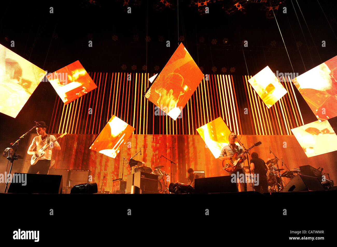 21. April 2012 - Indio, Kalifornien, USA - Radiohead während Coachella Music & Arts Festival 2012 im Feld Empire Polo durchführen. Das zweite Wochenende des Festivals locken Tausende von Fans zu eine Vielzahl von Künstlern auf fünf Bühnen zu sehen. (Kredit-Bild: © Jason Moore/ZUMAPRESS.com) Stockfoto