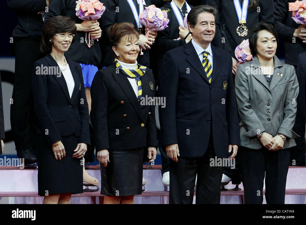 (L, R)  ISU Junko Hiramatsu, Ottavio Cinquanta Präsident der ISU, Seiko Hashimoto, 21. April 2012 - ISU World Team Trophy Figure Skating Championships im Yoyogi 1. Gymnasium, Tokio, Japan. (Foto von Yusuke Nakanishi/AFLO SPORT) [1090] Stockfoto